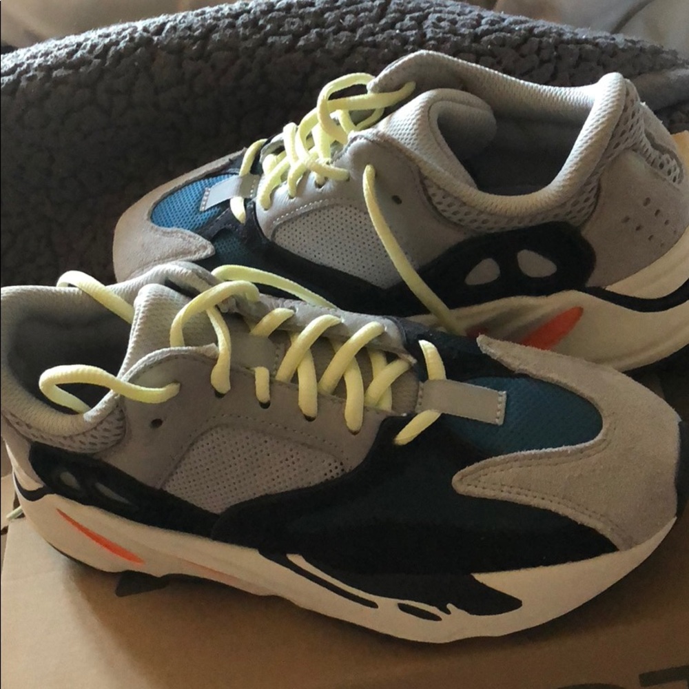 Yeezy boost 700